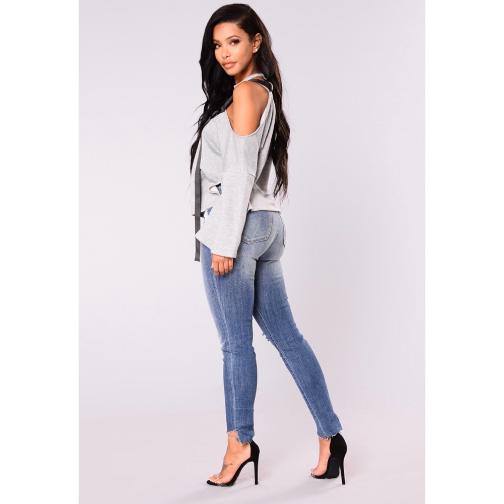 Cold Shoulder Ribbon Crop Sweater Shirt - Picture 4 of 8